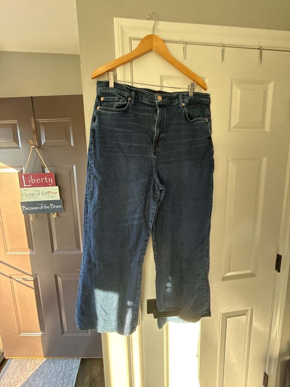 7 For All Mankind High-Rise Wide-Leg Cropped Jeans size 33